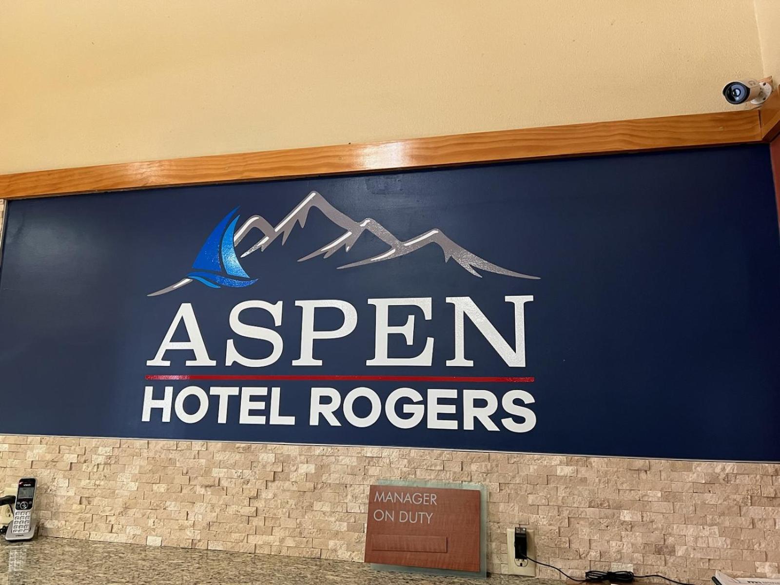 Aspen Hotel Rogers Formerly Americ Inn エクステリア 写真